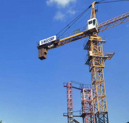 SINOCORP 8Ton Building Tower Crane 60m Boom Chassis Type / Low-Consumption Tower Crane With Anchor Frame (Granas de torre de edifícios de 8 toneladas)