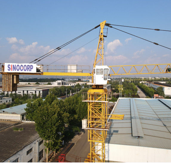 SINOCORP 8Ton Building Tower Crane 60m Boom Chassis Type / Low-Consumption Tower Crane With Anchor Frame (Granas de torre de edifícios de 8 toneladas)